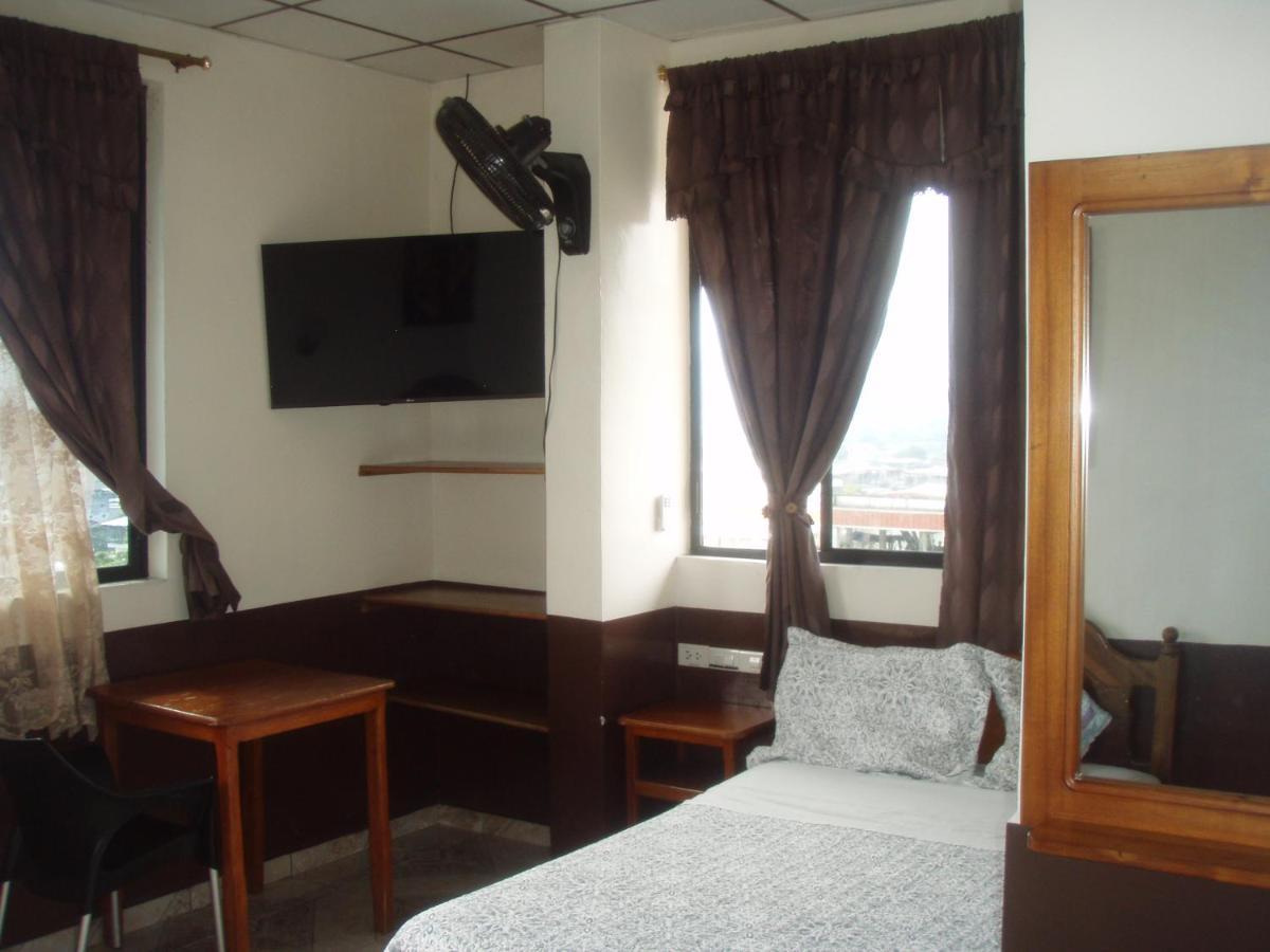 Hostal Limoncocha Tena Buitenkant foto