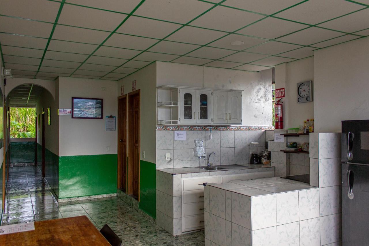 Hostal Limoncocha Tena Buitenkant foto